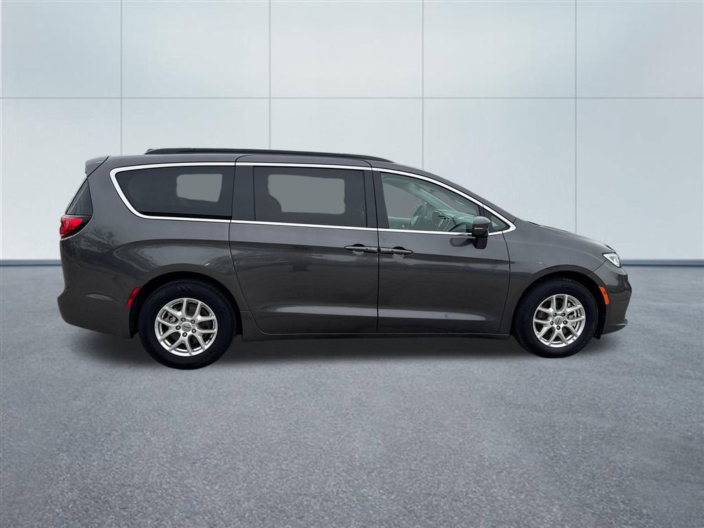 Used 2022 Chrysler Pacifica Touring-L FWD image 6