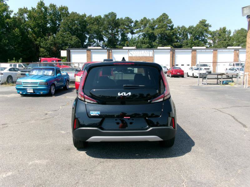Used 2025 Kia Soul LX FWD image 15