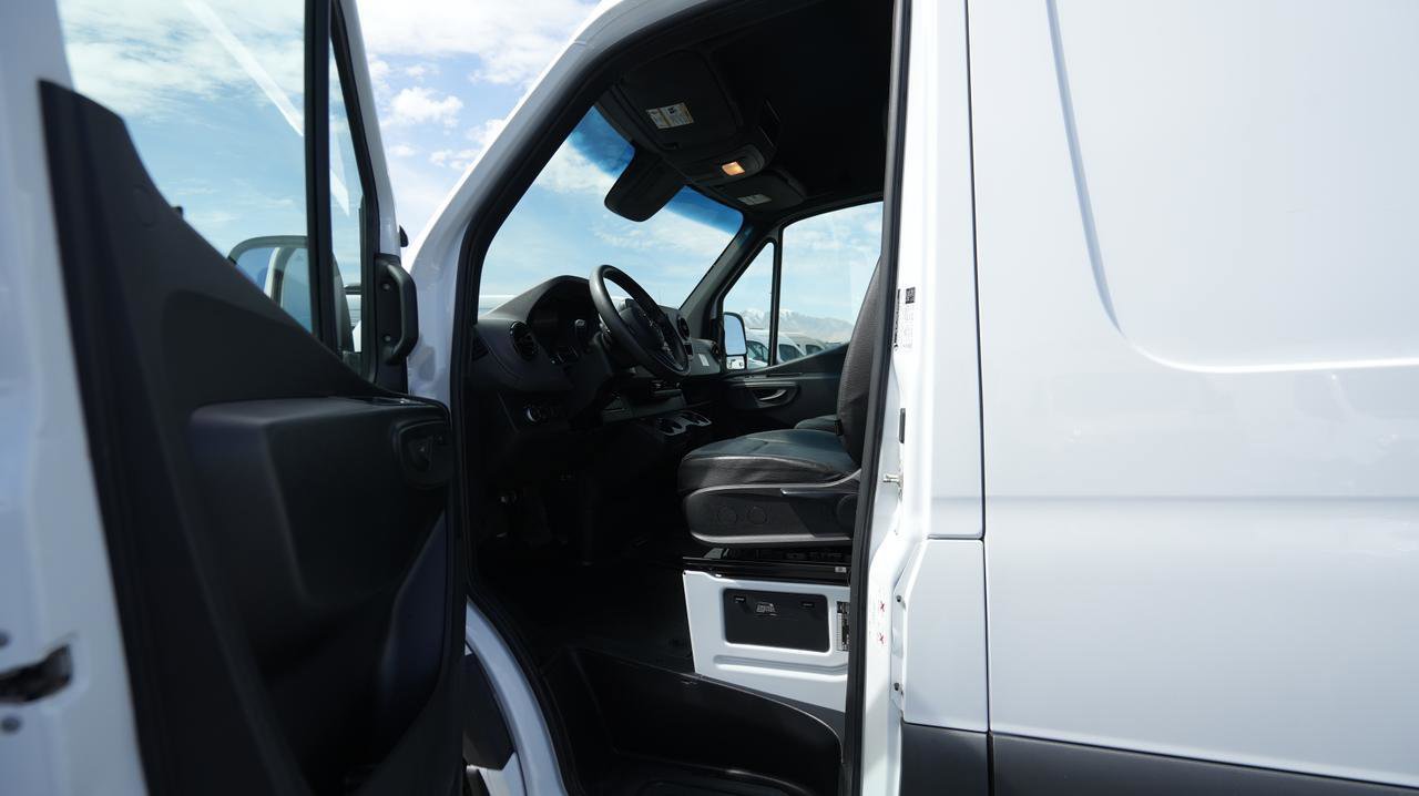 Used 2024 Mercedes-Benz Sprinter 144 Cargo image 10