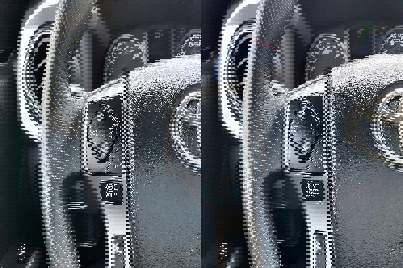 Used 2017 Toyota Tacoma SR5 w/ SR5 Appearance Package (SM) image 23