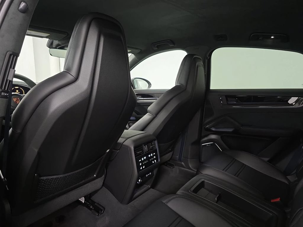 New 2026 Porsche Cayenne Turbo GT AWD/4WD image 27