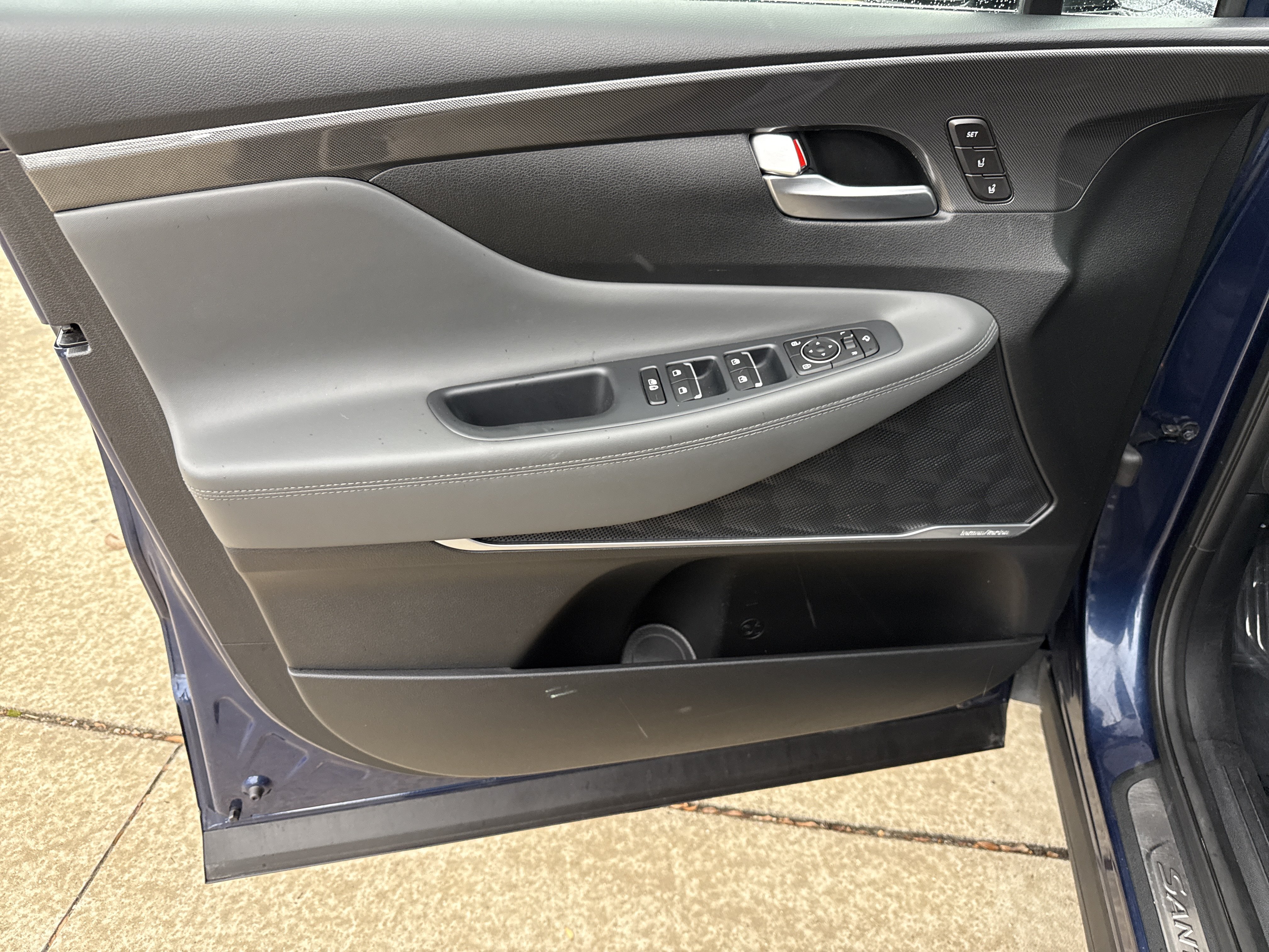 Used 2021 Hyundai Santa Fe Limited w/ Cargo Package FWD image 13