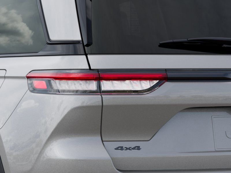 New 2025 Jeep Grand Cherokee Altitude image 9