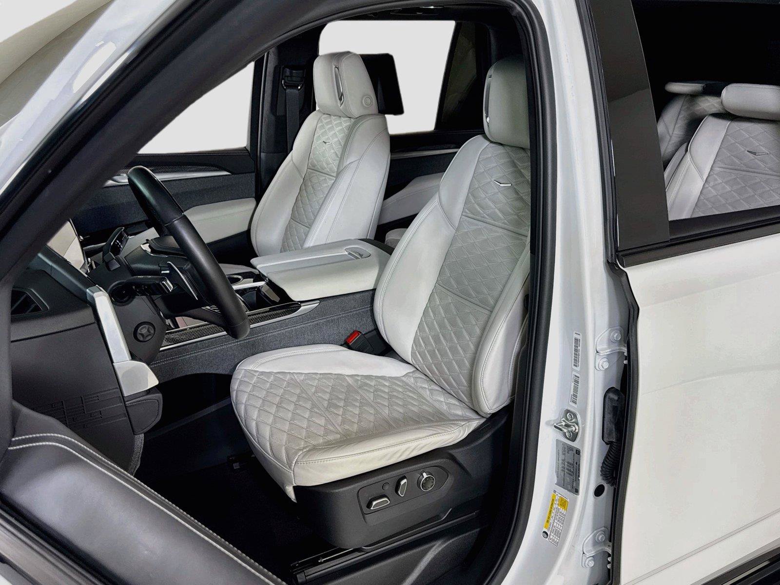 Used 2025 Cadillac Escalade V AWD/4WD image 14