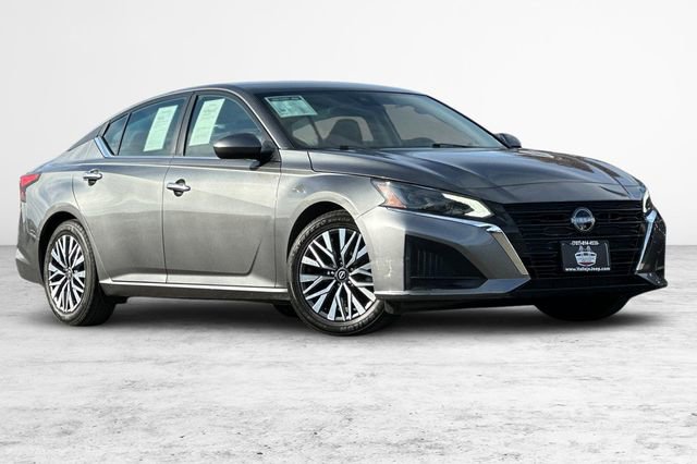 Used 2023 Nissan Altima 2.5 SV image 2