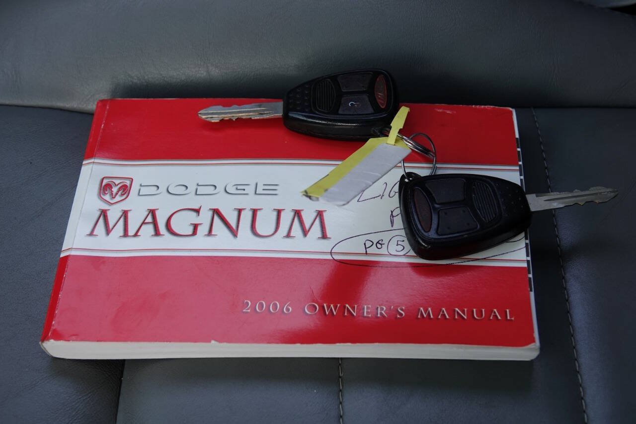 Used 2006 Dodge Magnum R/T w/ Convenience Group II RWD image 90