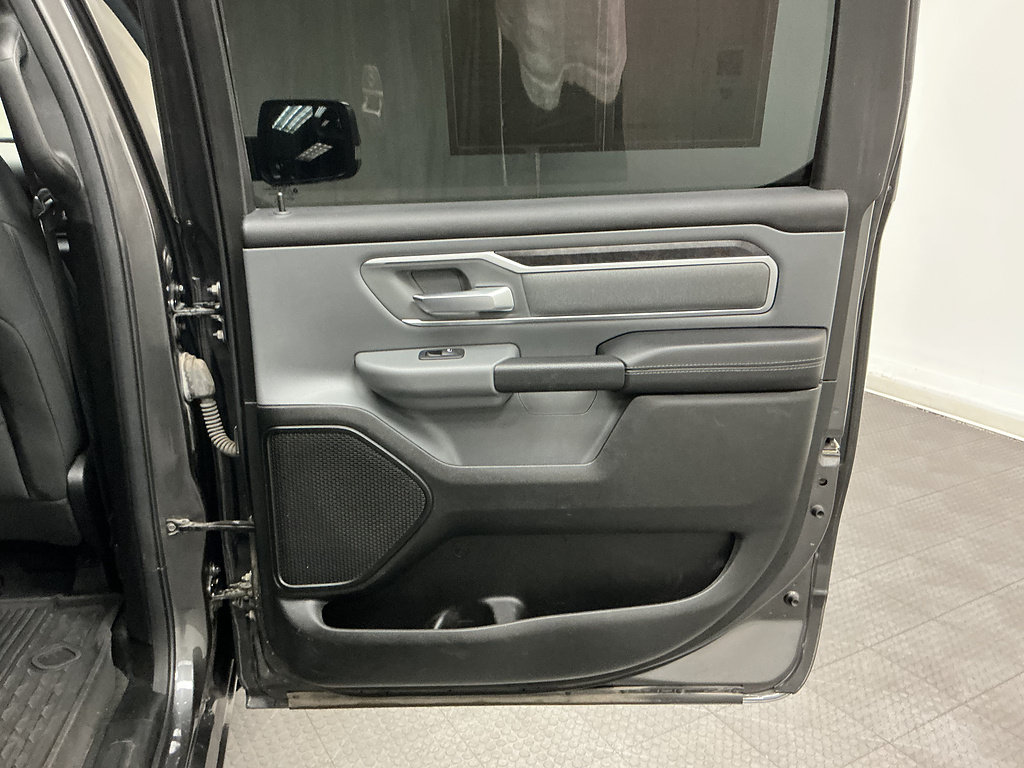 Used 2022 RAM 1500 Big Horn AWD/4WD image 32