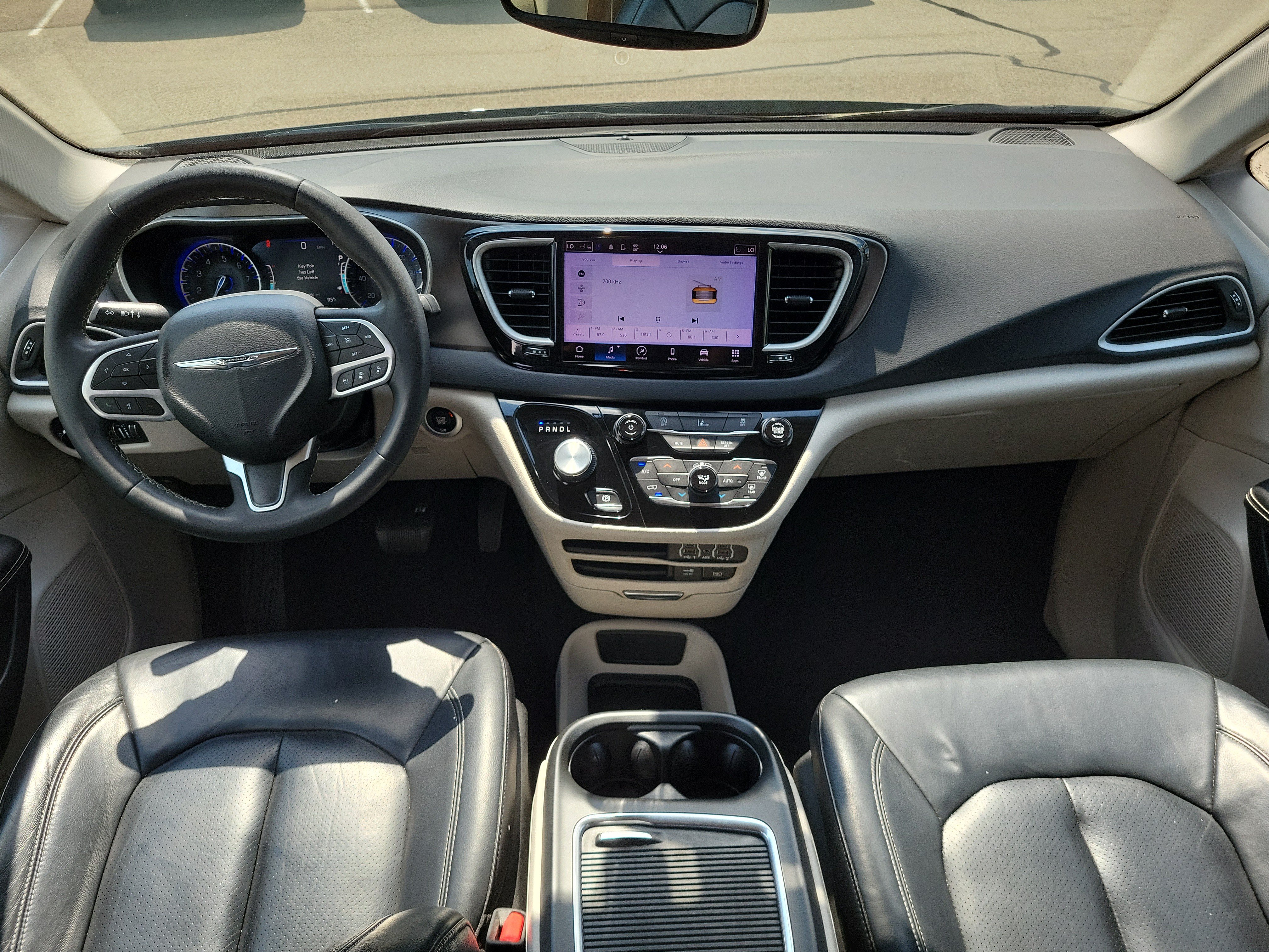 Used 2022 Chrysler Pacifica Touring-L FWD image 9
