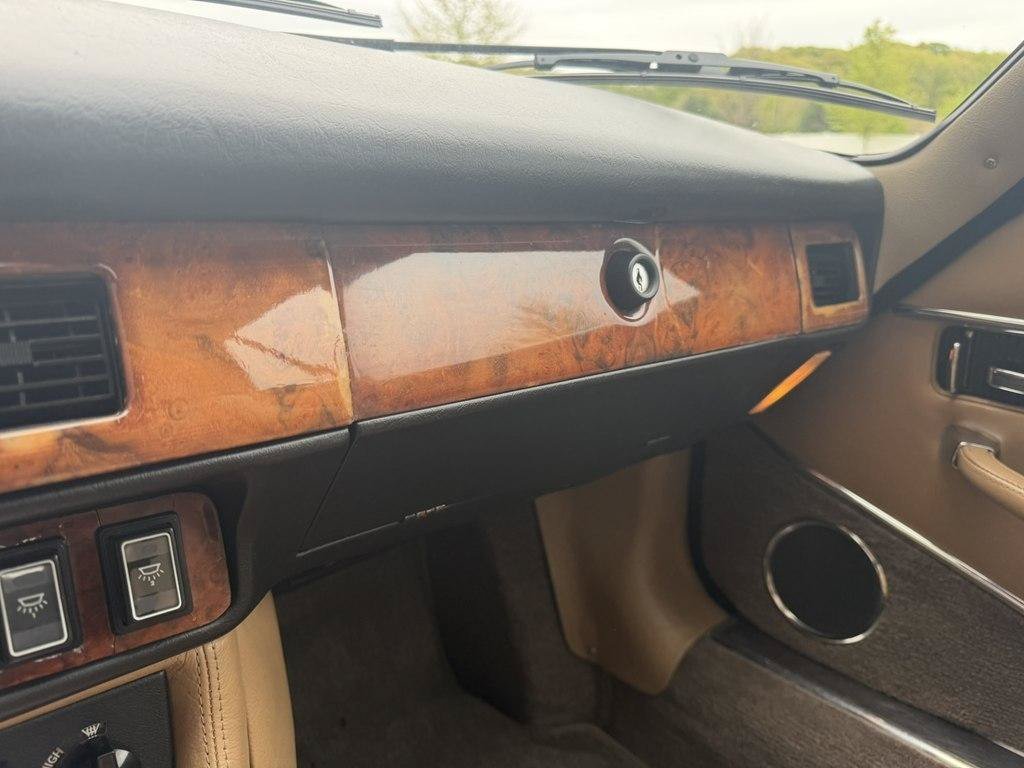 Used 1989 Jaguar XJS V12 Convertible RWD image 21