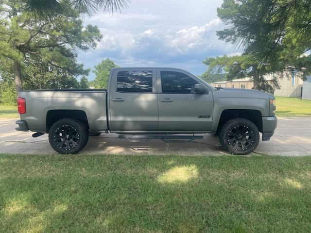 Used 2017 Chevrolet Silverado 1500 LTZ Z71 w/ Realtree Edition AWD/4WD image 16