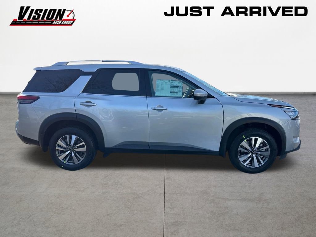 New 2025 Nissan Pathfinder SL image 4