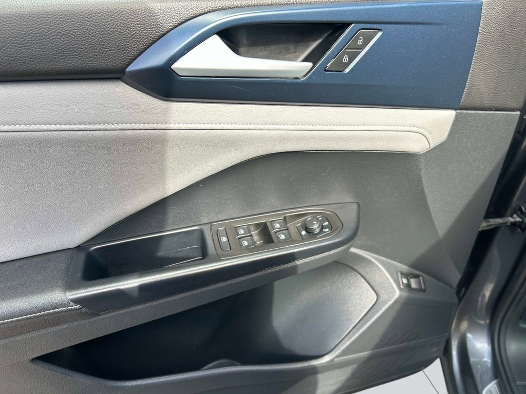 Used 2024 Volkswagen Taos SE image 19