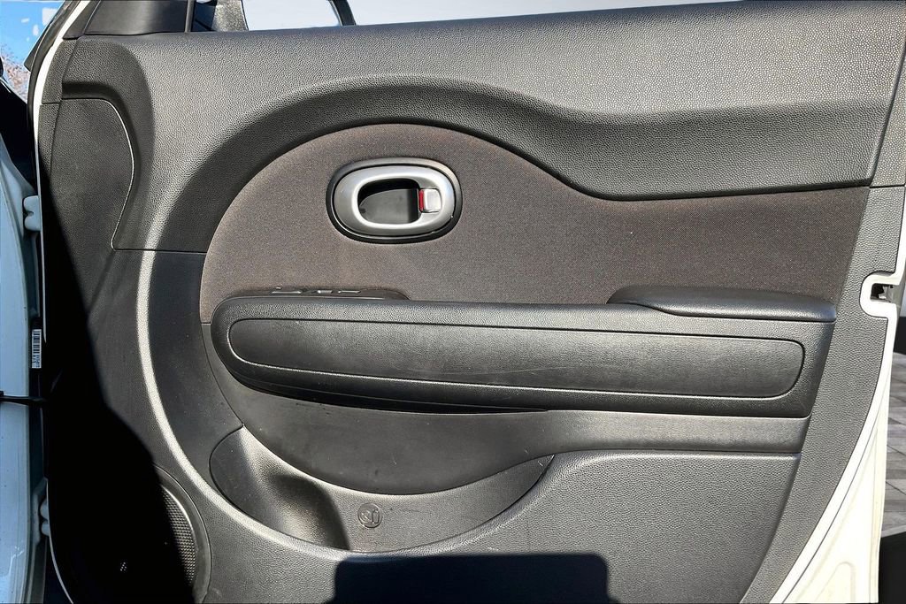 Used 2016 Kia Soul image 22