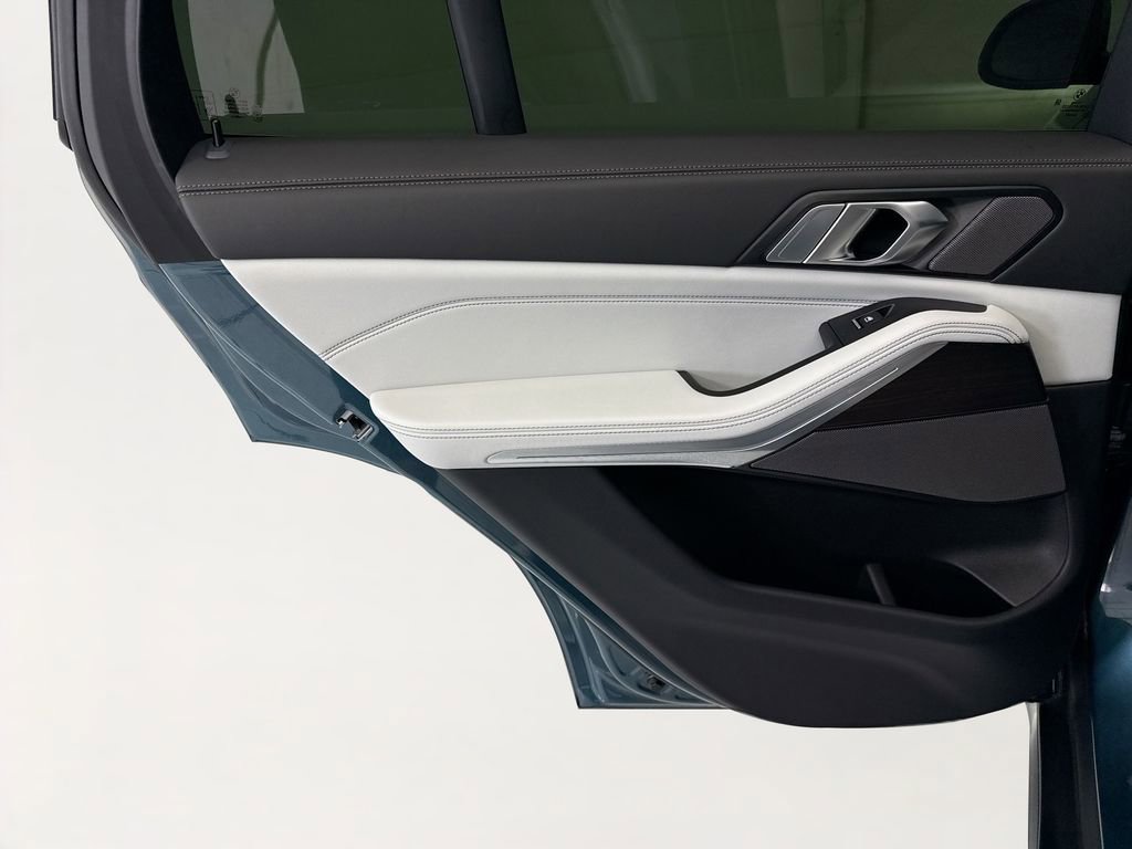 Certified 2024 BMW X5 xDrive40i w/ Premium Package AWD/4WD image 25