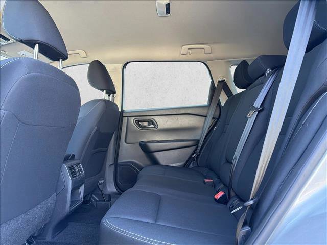 Used 2024 Nissan Rogue S image 21