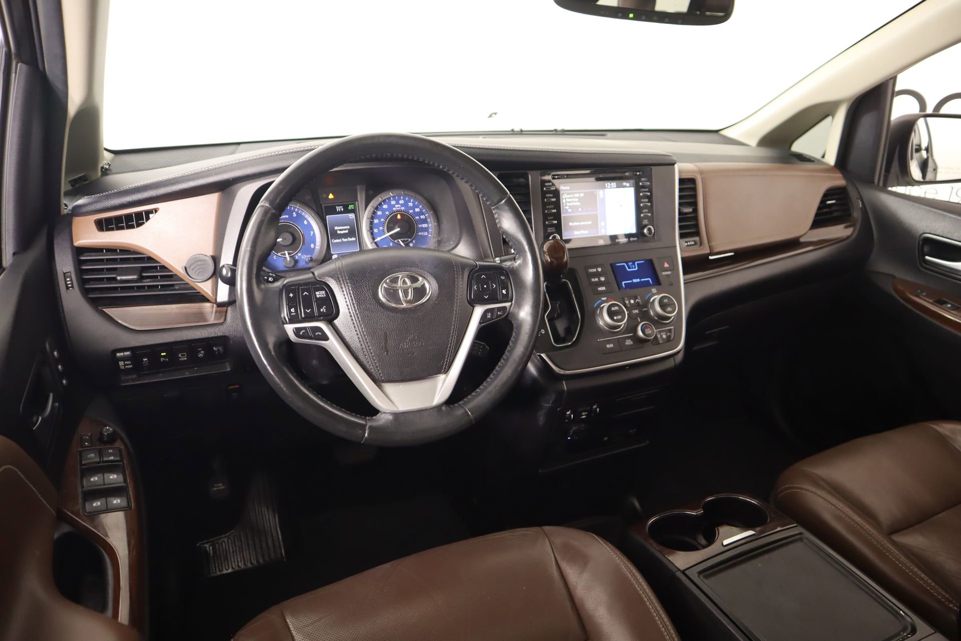 Used 2018 Toyota Sienna Limited Premium image 2