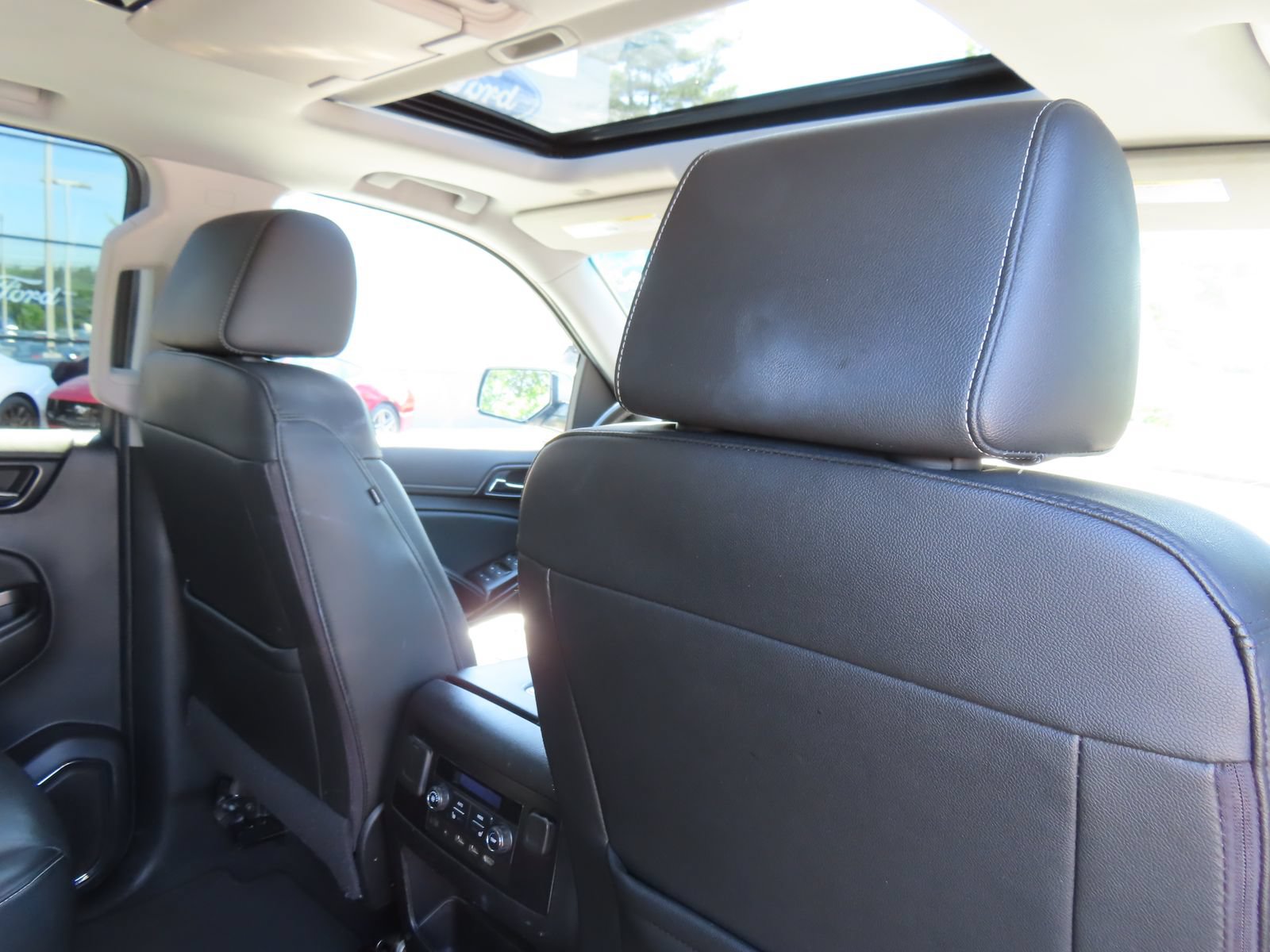 Used 2020 GMC Yukon XL SLT w/ Premium Edition AWD/4WD image 38