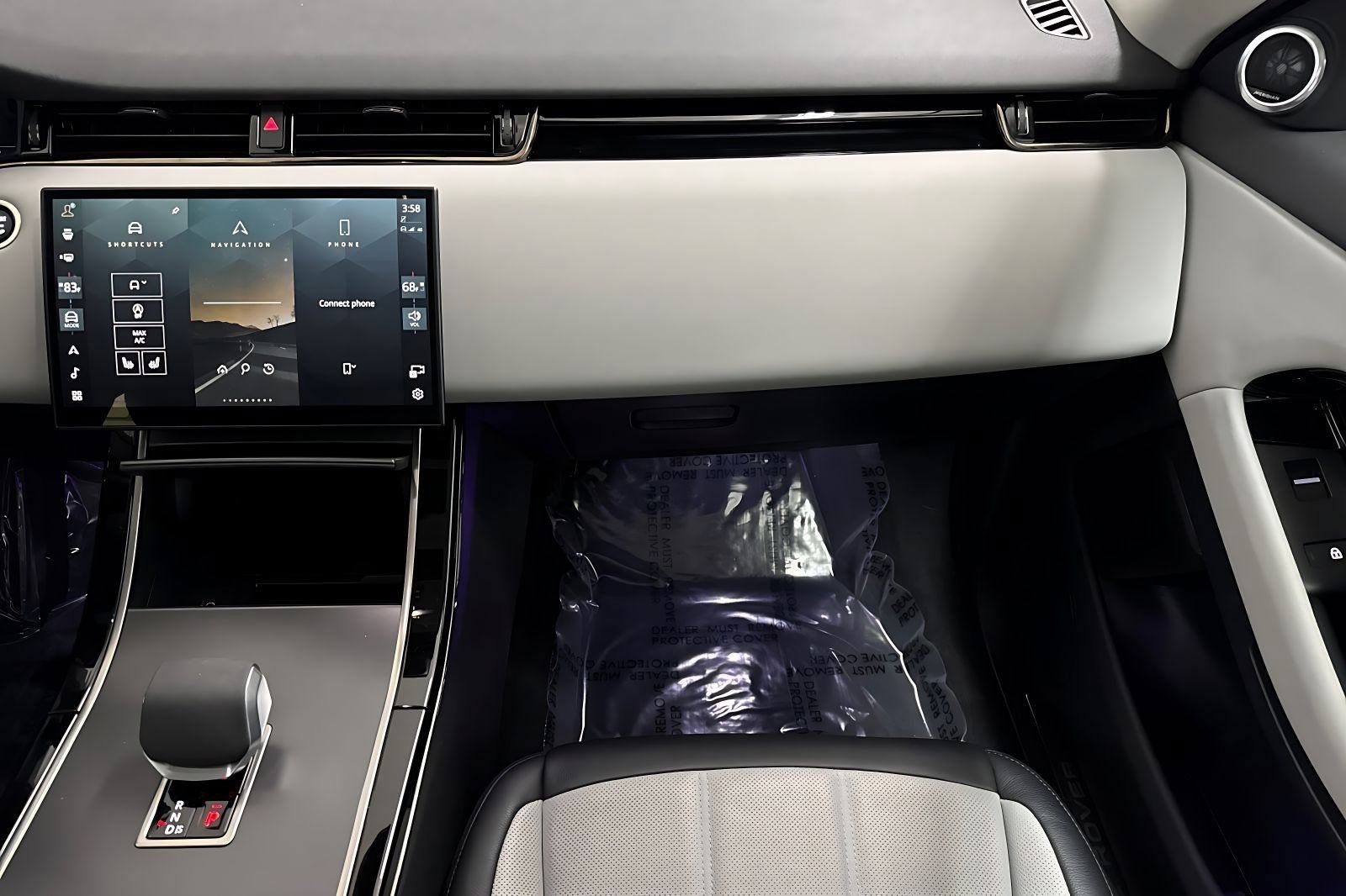 Used 2024 Land Rover Range Rover Evoque Dynamic SE image 22