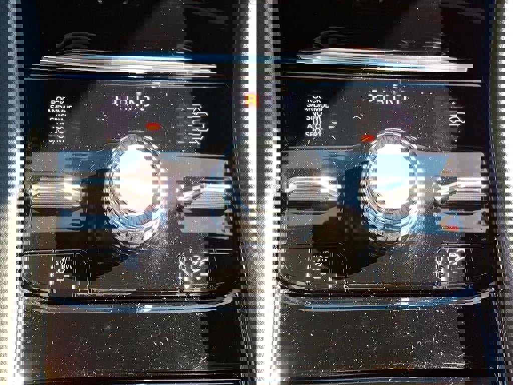 Used 2022 Jeep Grand Cherokee Overland w/ Luxury Tech Group IV image 22