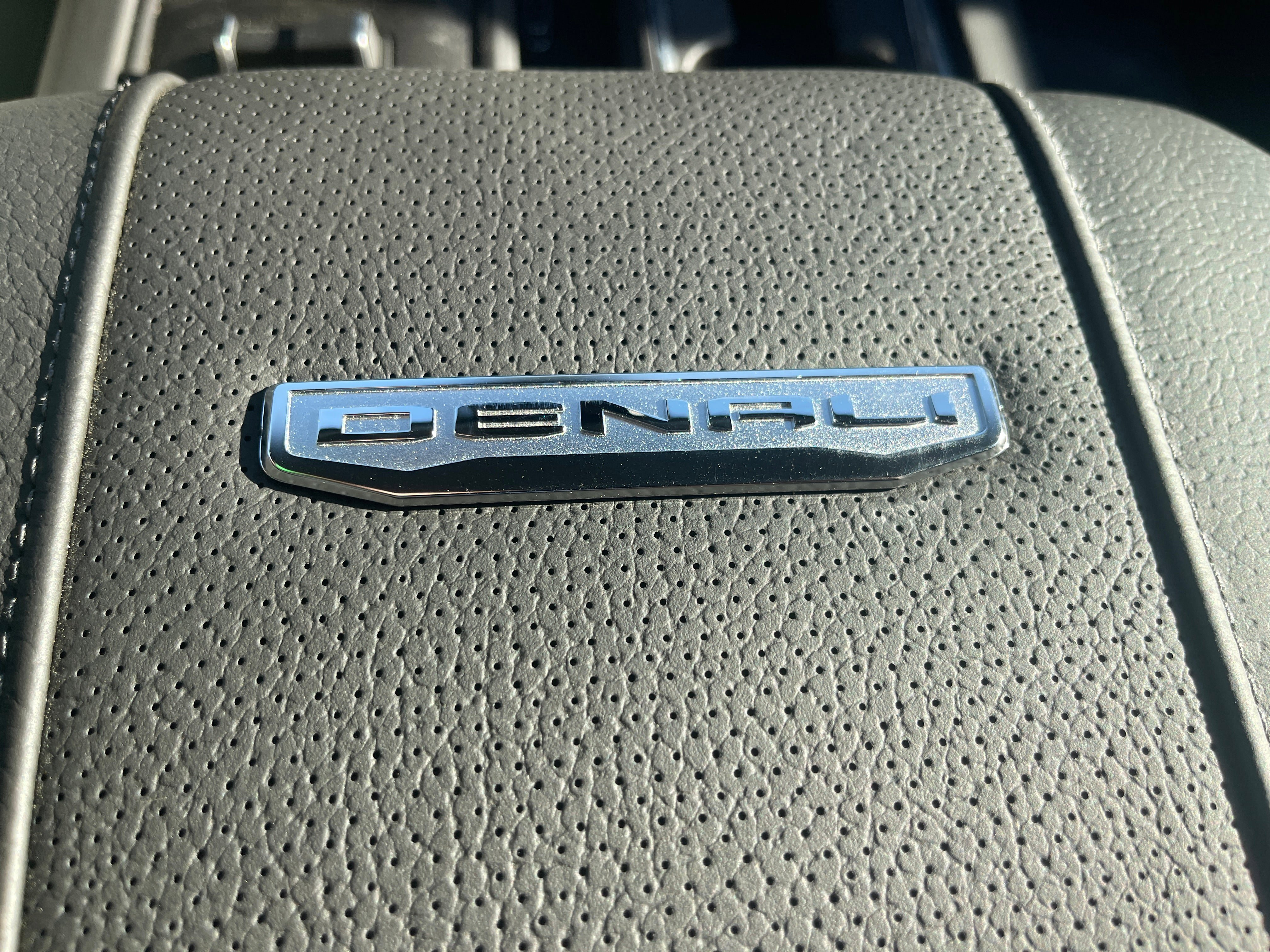 New 2026 GMC Sierra 2500 Denali w/ Denali Reserve Package image 18