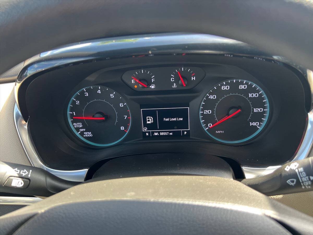 Used 2023 Chevrolet Traverse LS FWD image 12
