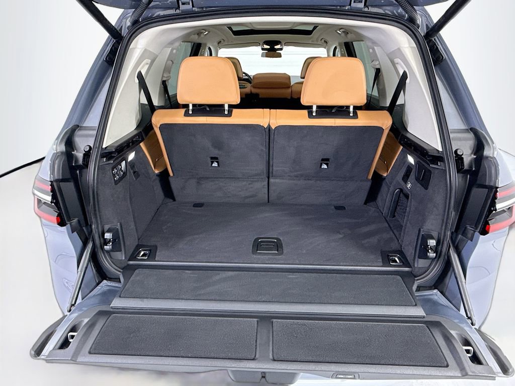 Certified 2025 BMW X7 xDrive40i w/ Parking Assistance Package image 28