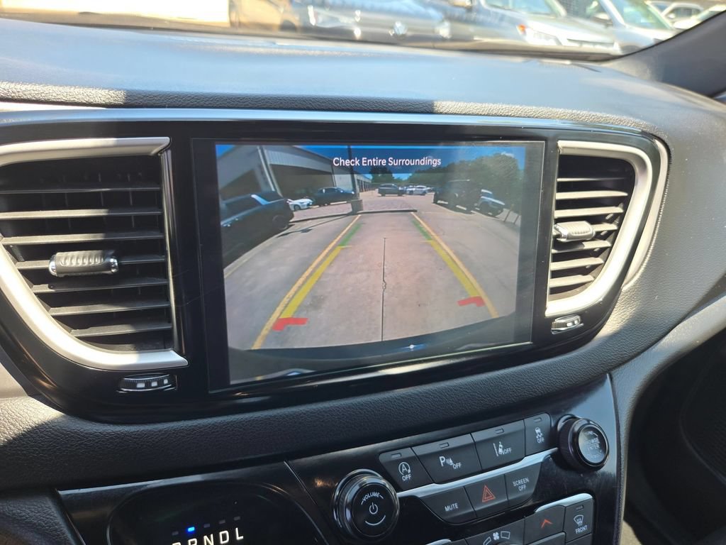 Used 2025 Chrysler Pacifica Select FWD image 21