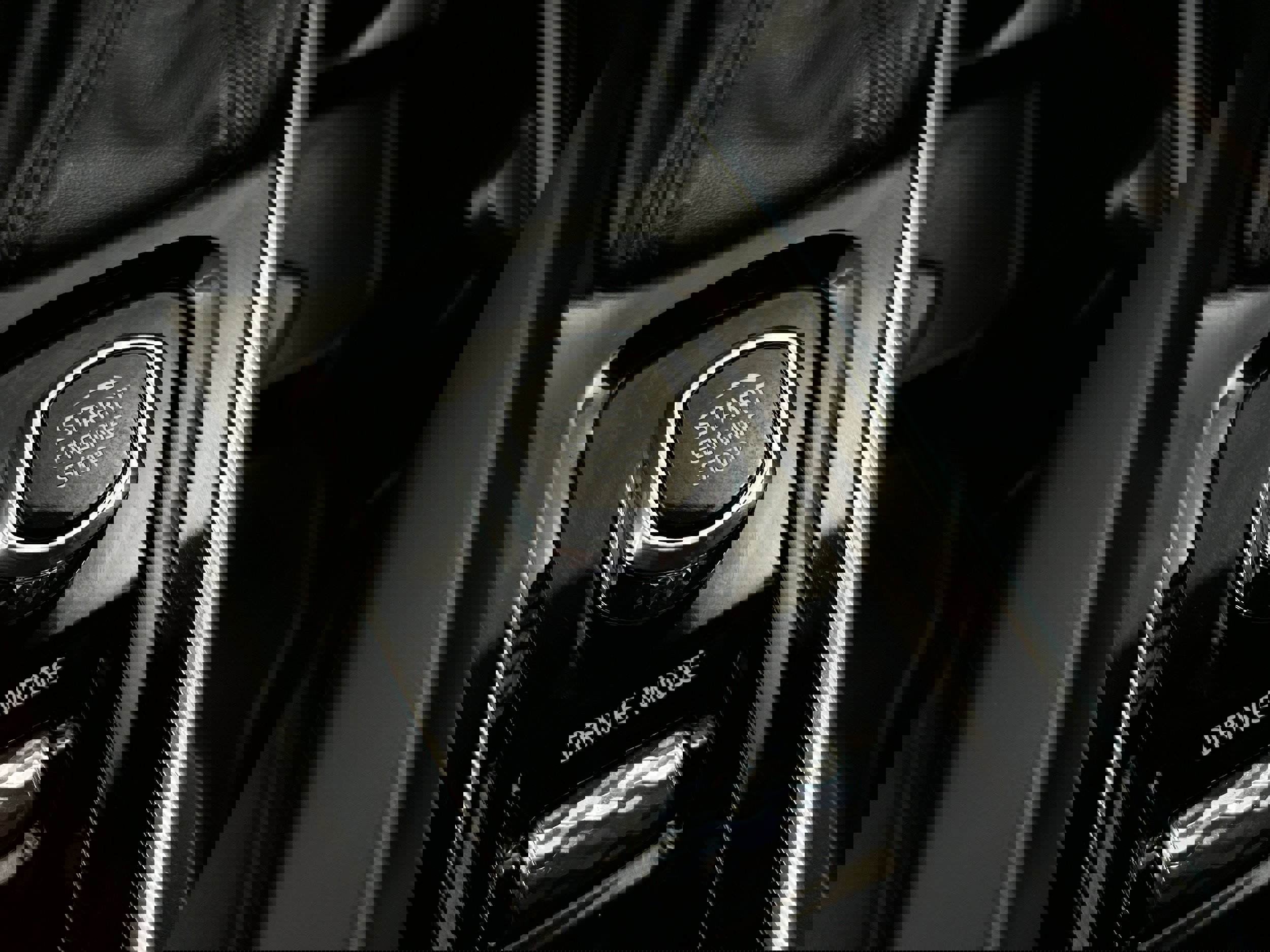 Used 2020 Volvo XC60 T6 Momentum image 11