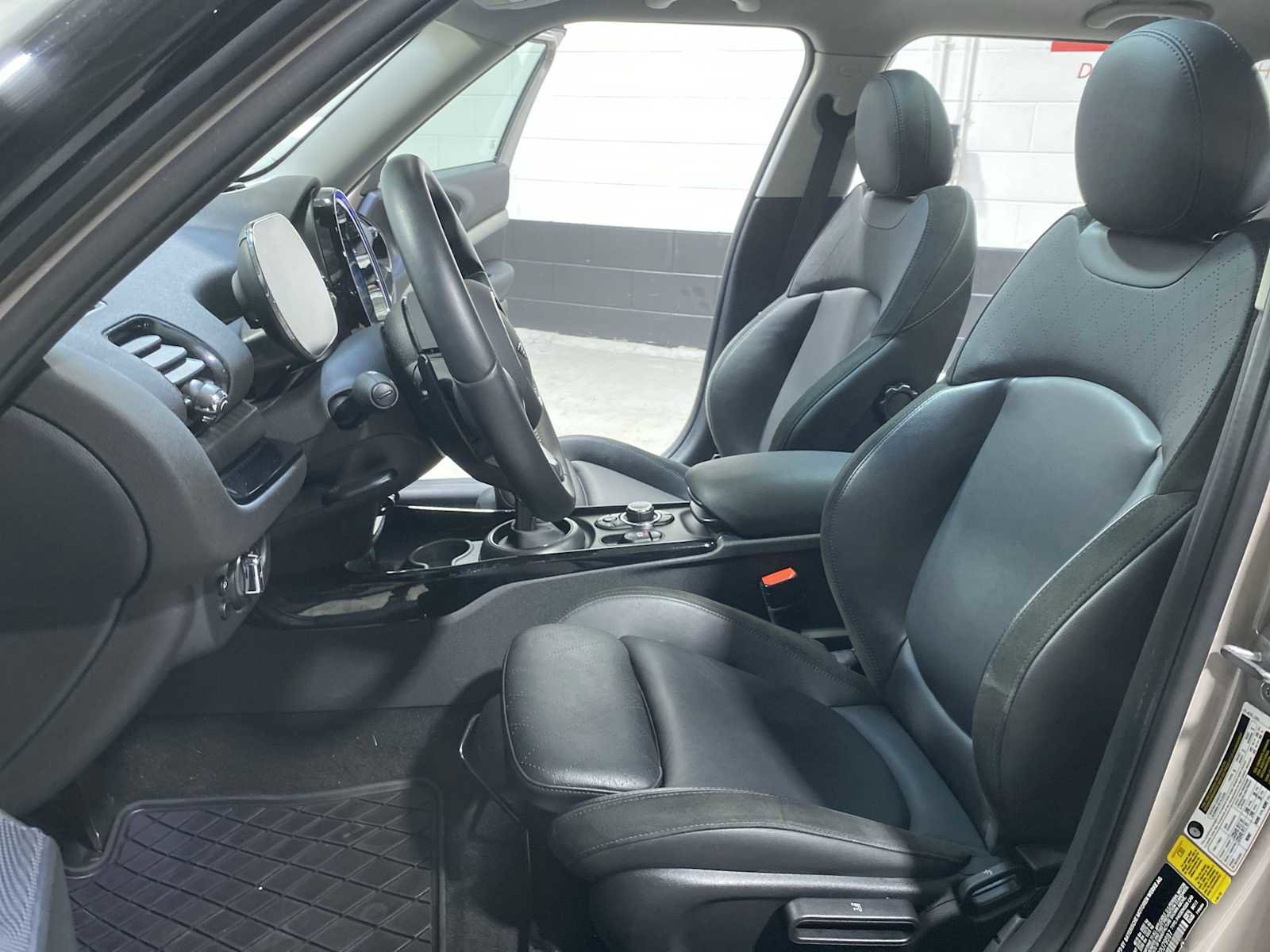 Used 2024 MINI Cooper Clubman S w/ Signature Upholstery Package image 11