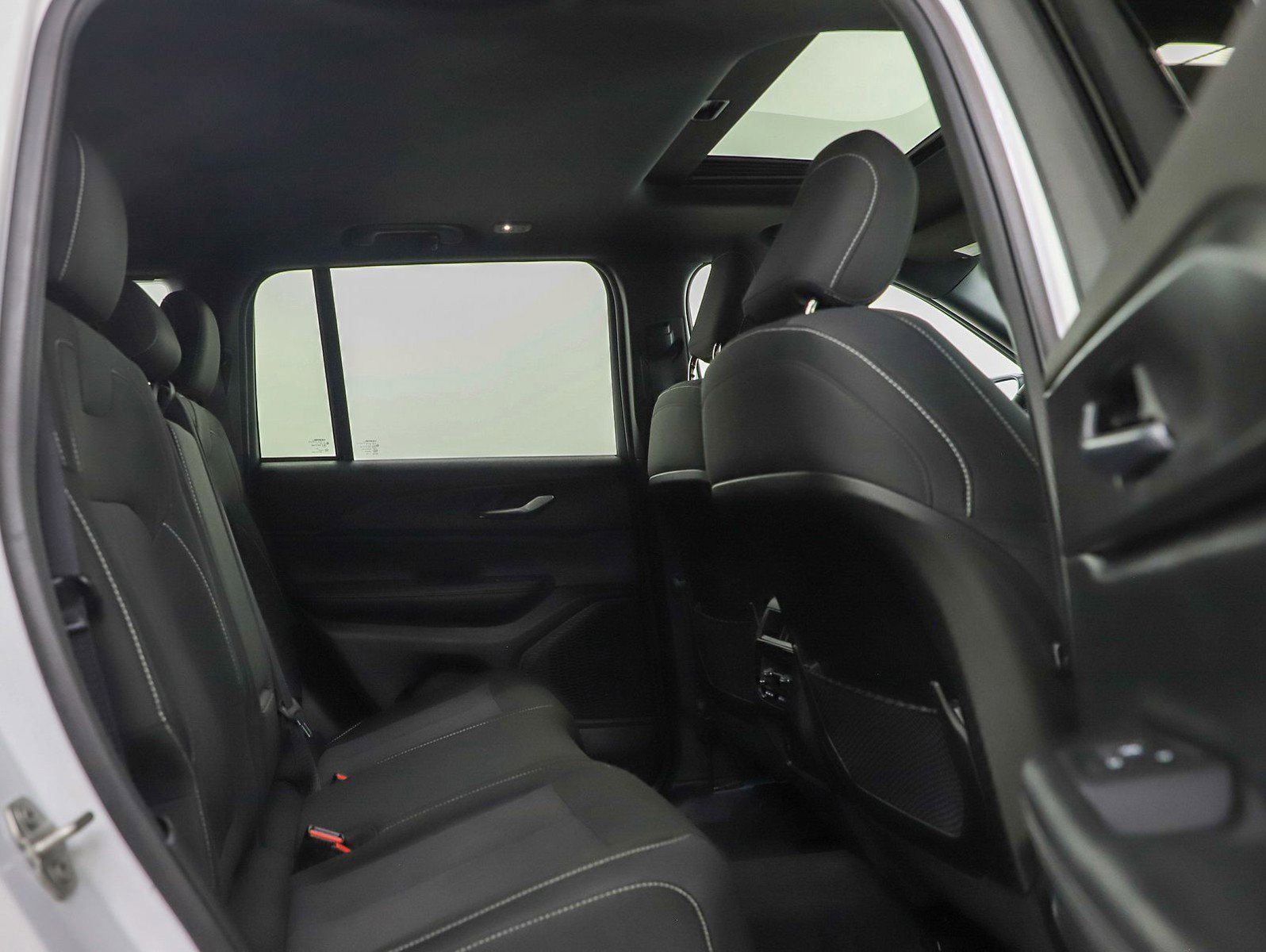 Used 2024 Jeep Grand Cherokee Laredo X w/ Luxury Tech Group I image 12