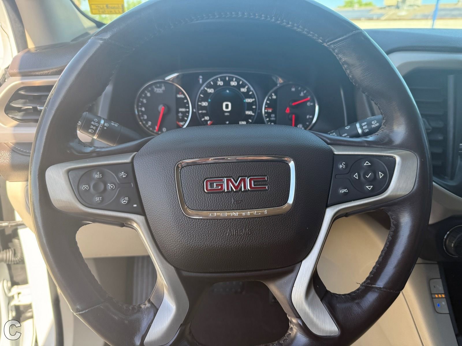Used 2019 GMC Acadia Denali w/ Technology Package FWD image 26