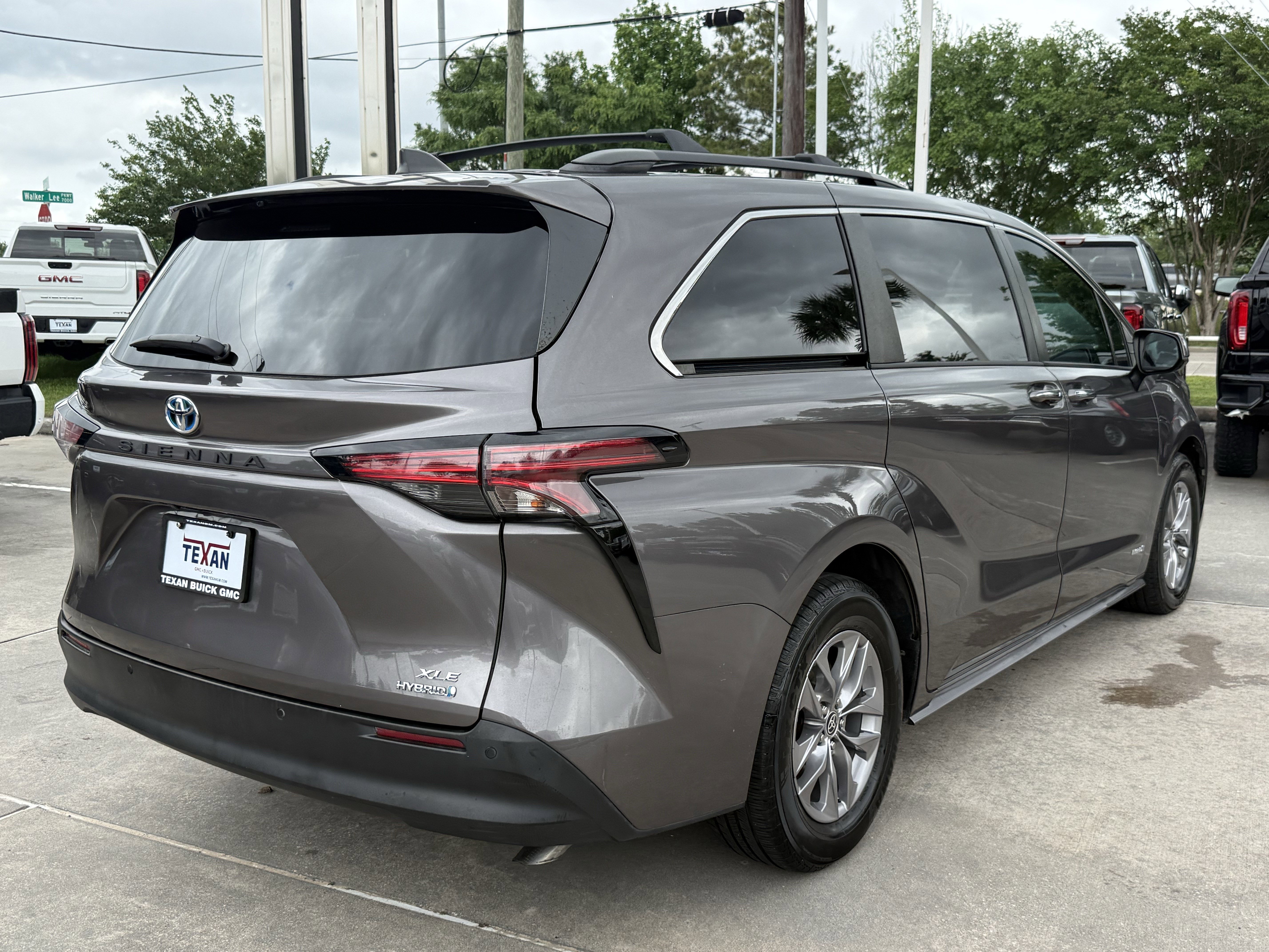 Used 2021 Toyota Sienna XLE w/ XLE Plus Package image 5