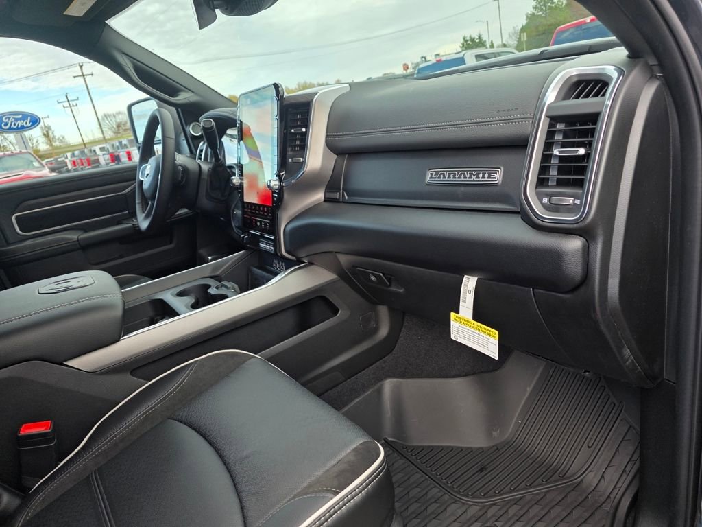 New 2026 RAM 3500 Laramie AWD/4WD image 24