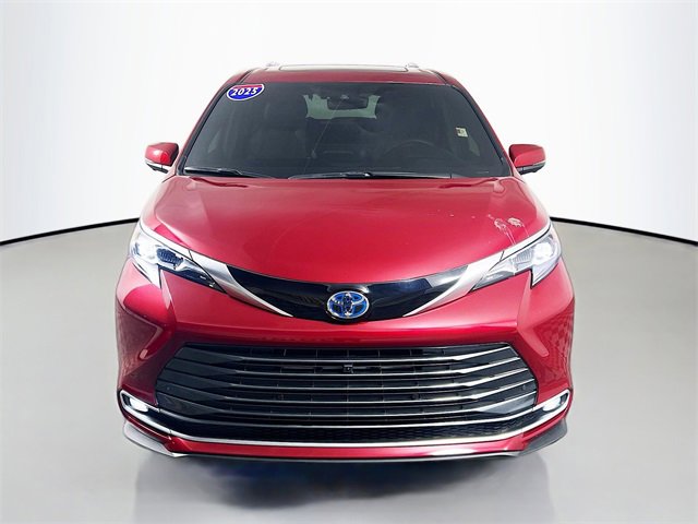 Used 2025 Toyota Sienna Platinum image 2