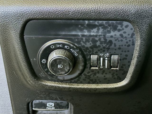 Used 2024 Jeep Grand Cherokee L Limited w/ Luxury Tech Group II image 11