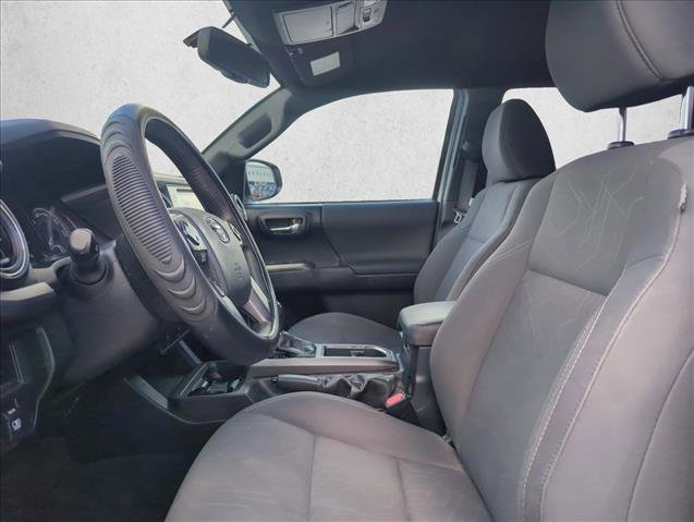 Used 2017 Toyota Tacoma TRD Sport w/ Tow Package (A/T) image 12