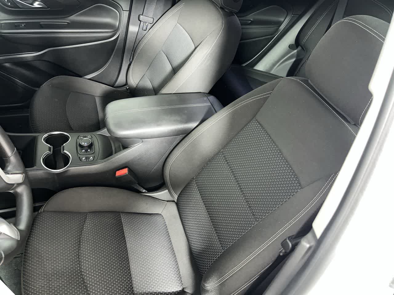 Used 2022 GMC Terrain SLE FWD image 15