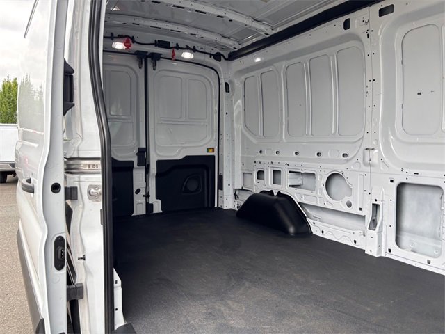 Used 2022 Ford E-Transit Medium Roof image 28