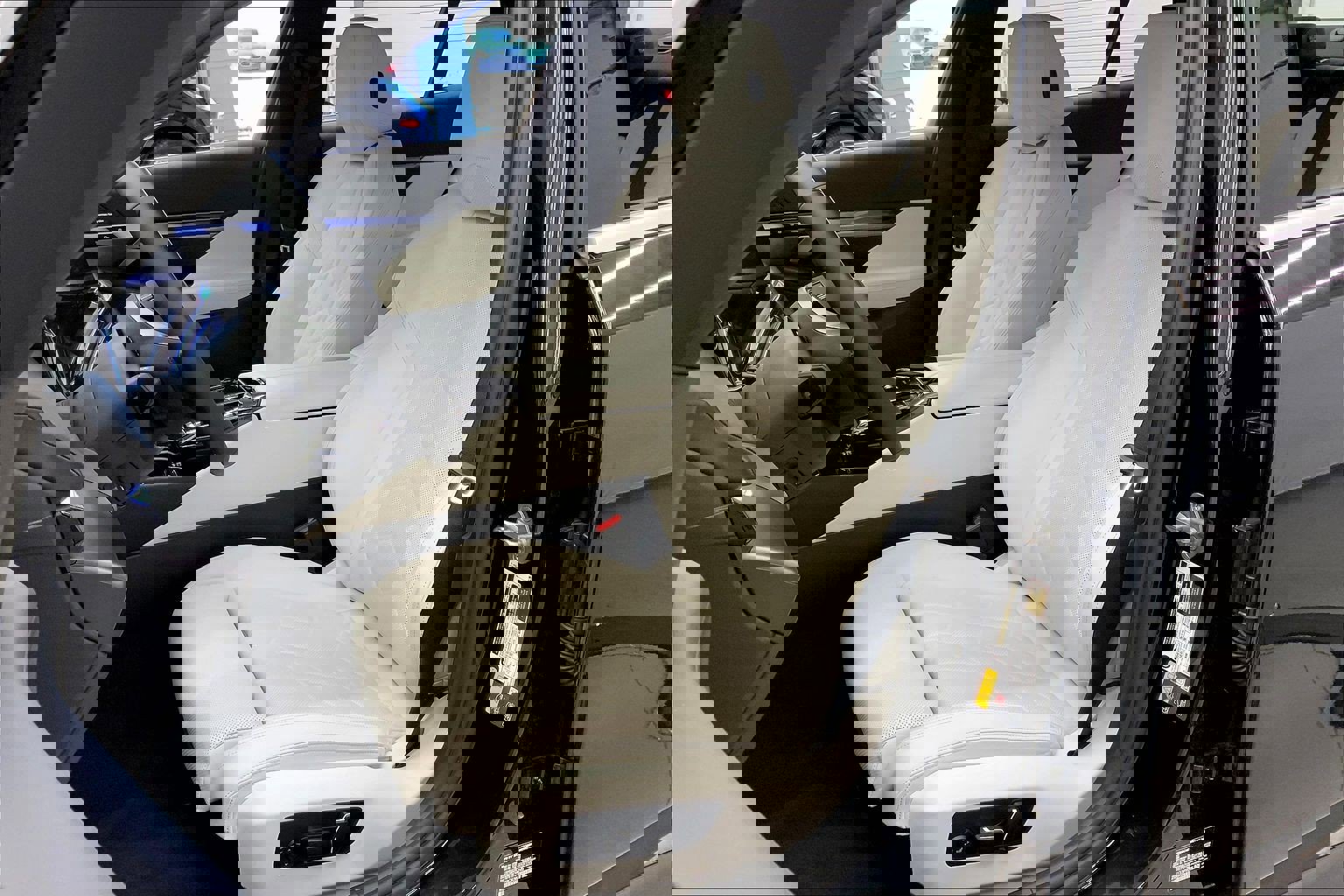 Used 2024 BMW i5 eDrive40i w/ Premium Package image 4