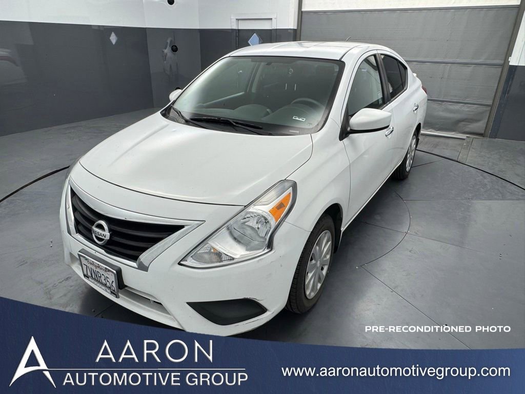 Used 2016 Nissan Versa SV FWD image 1