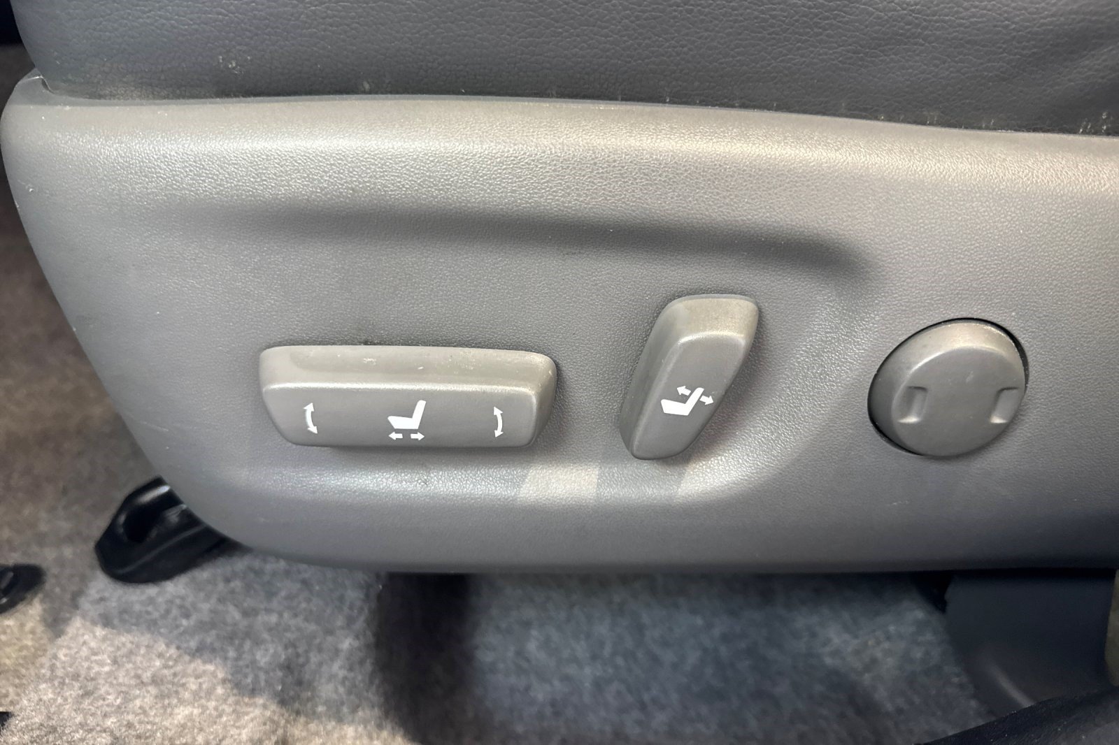 Used 2015 Toyota Prius Five FWD image 14