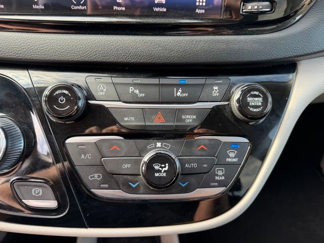 Used 2023 Chrysler Pacifica Touring-L FWD image 21