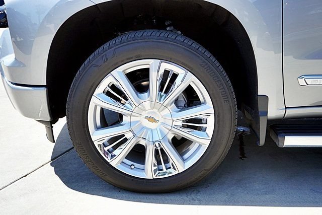 Used 2024 Chevrolet Silverado 1500 High Country w/ High Country Premium Package AWD/4WD image 15