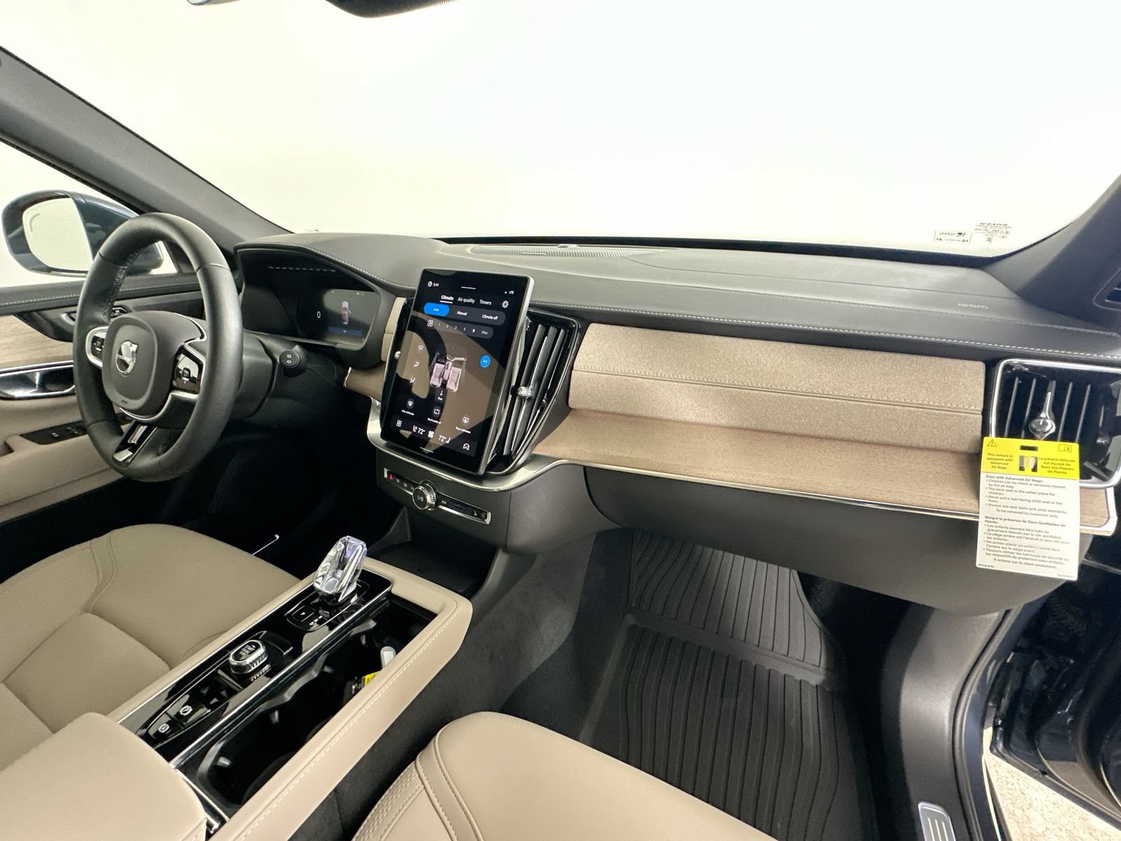 Used 2026 Volvo XC90 B6 Plus w/ Protection Package Premier AWD/4WD image 45