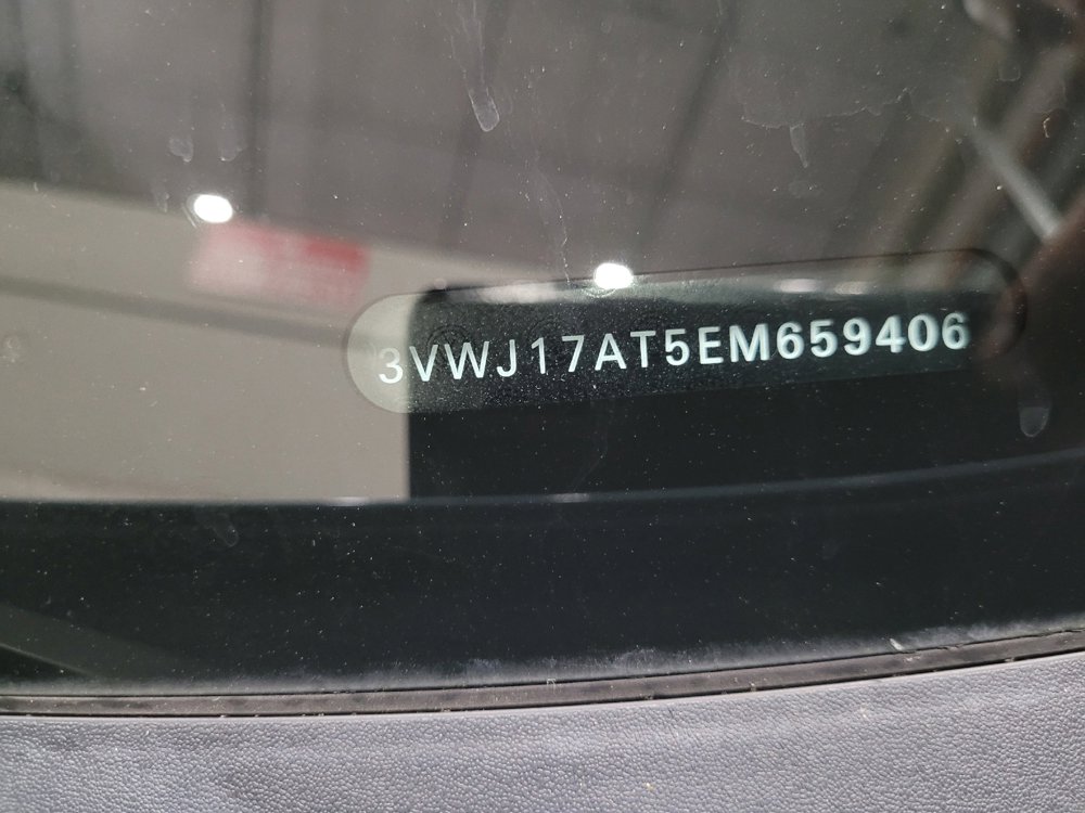 Used 2014 Volkswagen Beetle 1.8T FWD image 33