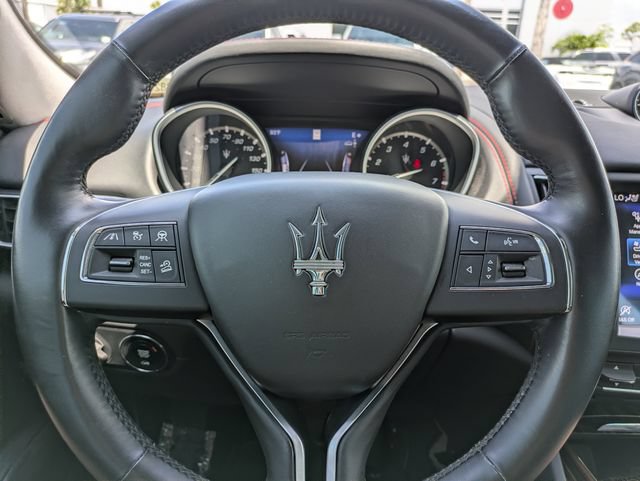 Used 2020 Maserati Levante GranLusso AWD/4WD image 25