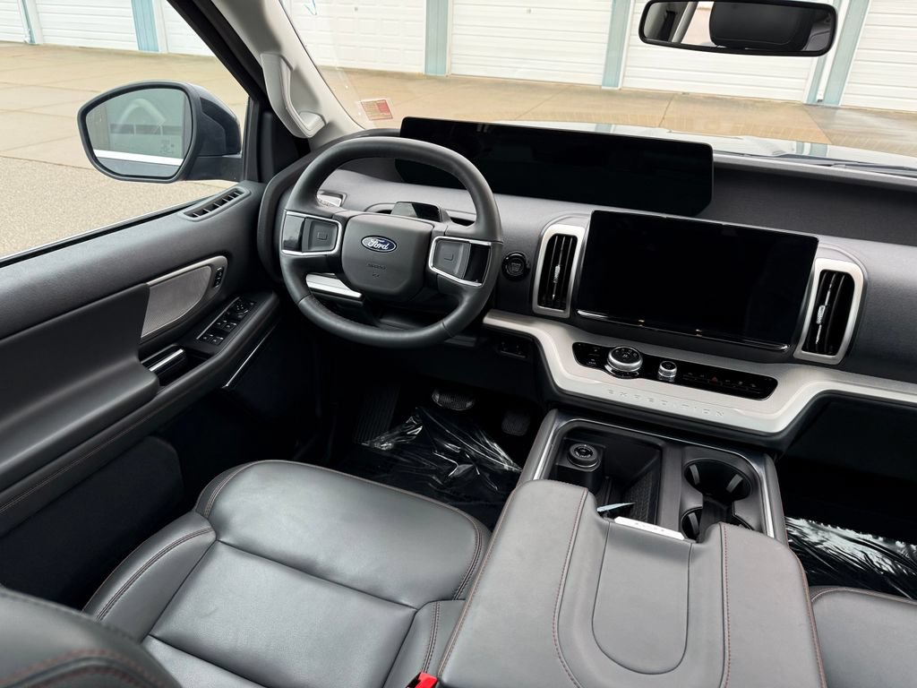 Used 2025 Ford Expedition Active AWD/4WD image 30
