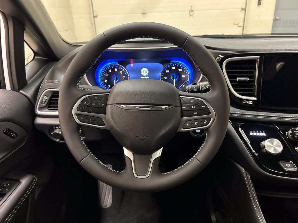 New 2027 Chrysler Pacifica Limited FWD image 19