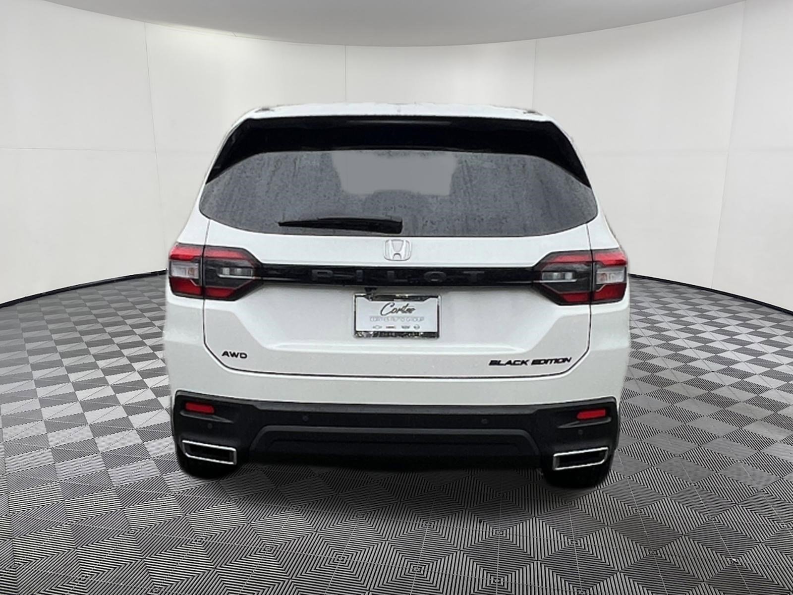Used 2025 Honda Pilot Black Edition image 5