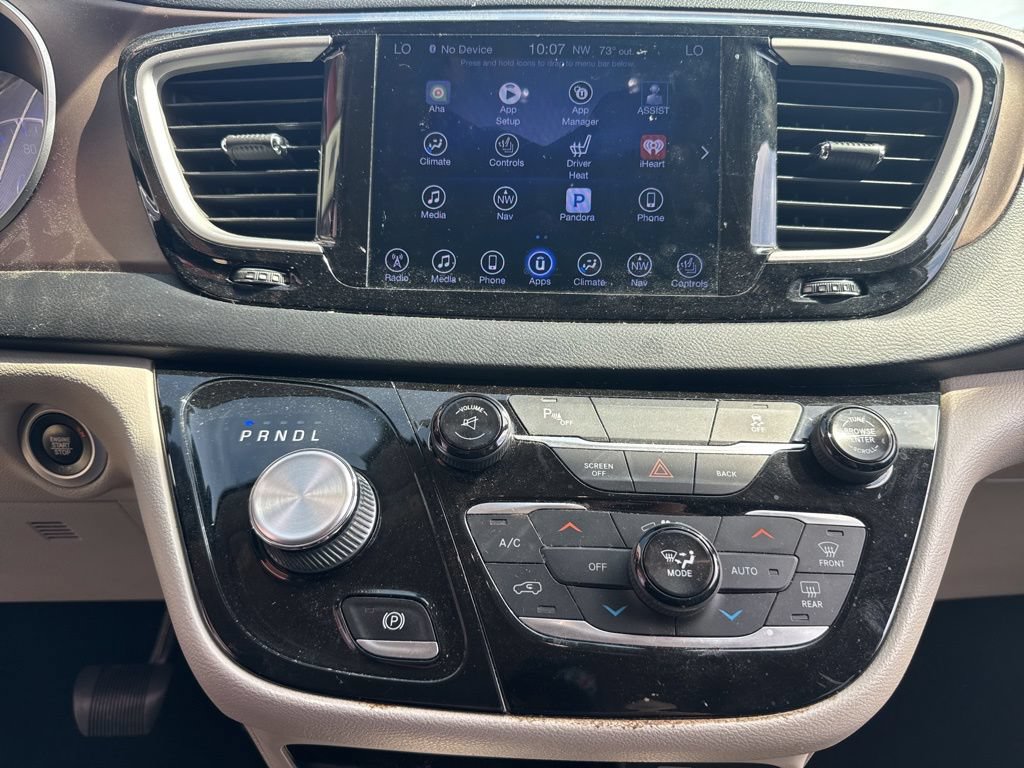 Used 2017 Chrysler Pacifica Touring-L FWD image 41
